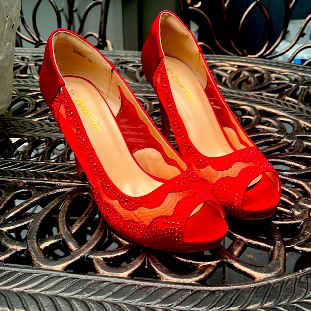 Super cute see thru pumps